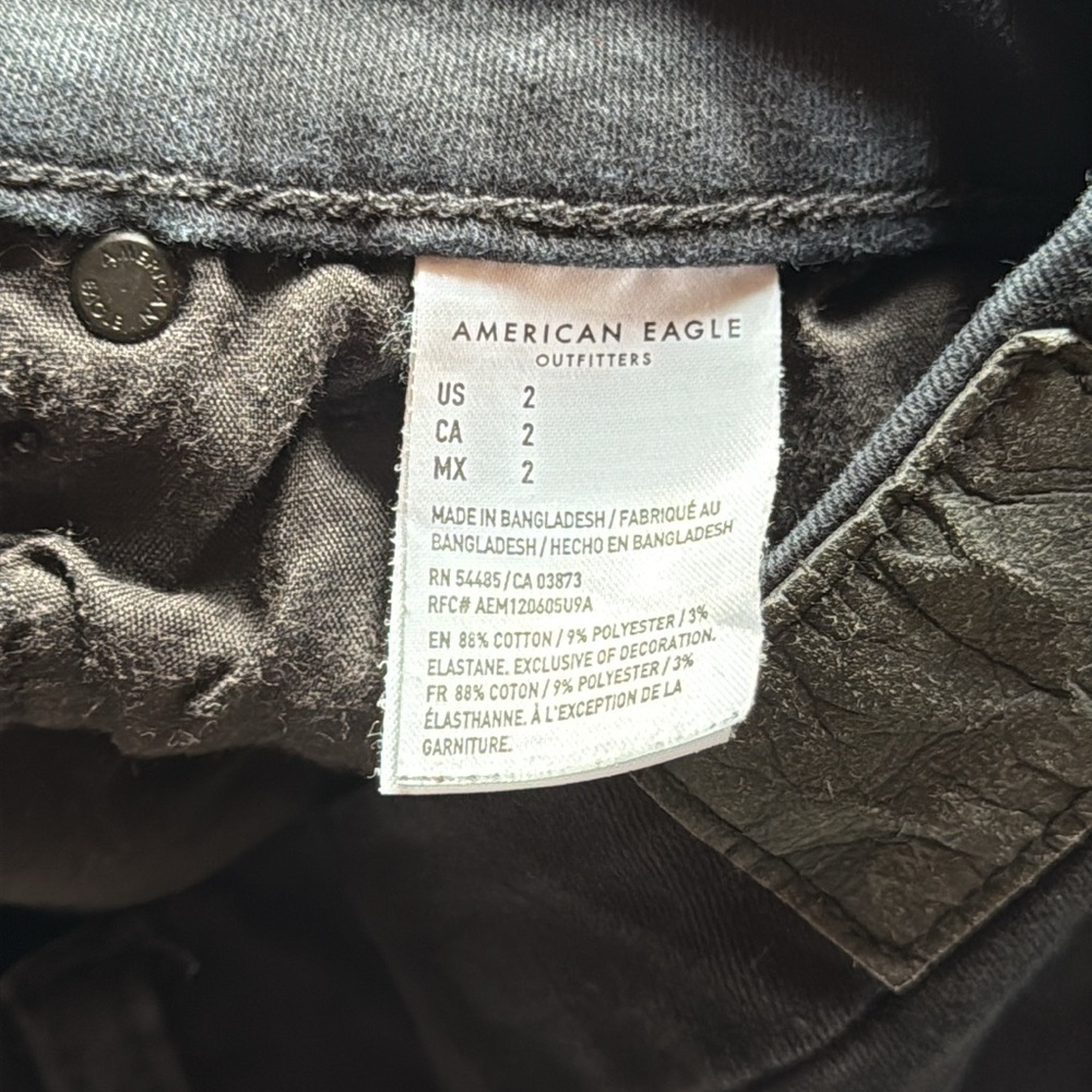 American Eagle Outfitters Black Curvy Hi-Rise Shortie Size 2 - Picture 3 of 4